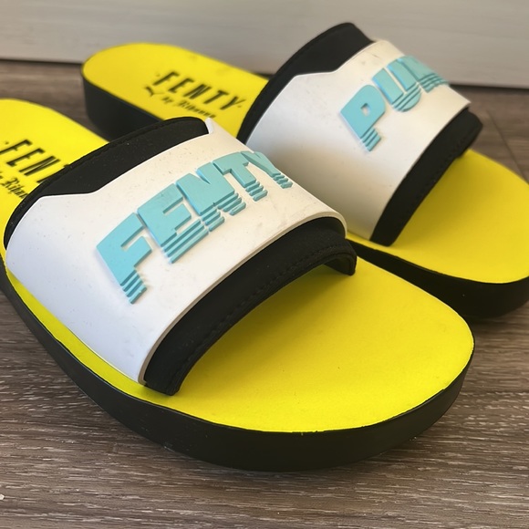 Fenty PUMA by Rihanna Surf Slides Size 5.5 - Picture 2 of 4